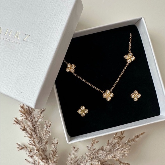 . Jewelry - 18K Gold Plated Jewelry Set - Gold Jewelry
